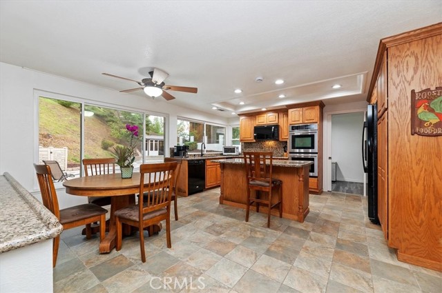 Detail Gallery Image 10 of 47 For 265 S Leandro St, Anaheim,  CA 92807 - 4 Beds | 2/1 Baths