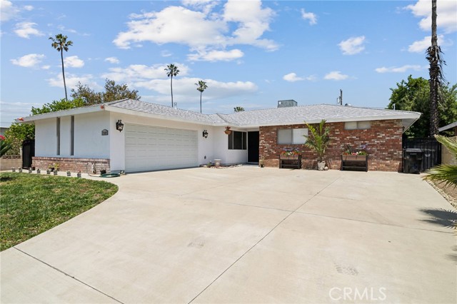 Detail Gallery Image 1 of 25 For 17524 Orchid Dr, Fontana,  CA 92335 - 4 Beds | 2 Baths