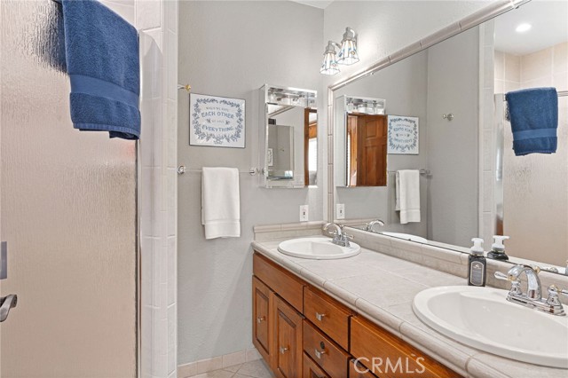 Detail Gallery Image 17 of 49 For 915 Trinity Dr, Lake Arrowhead,  CA 92352 - 4 Beds | 3/1 Baths