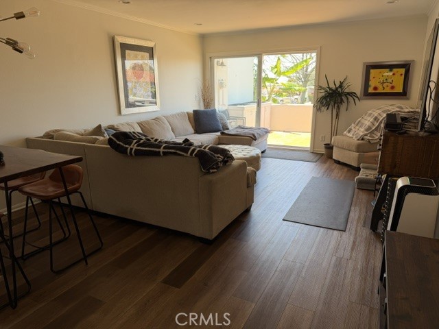https://media.crmls.org/medias/9af77928-2d49-4098-aa28-f87c59d0cc77.jpg?preset=X-Large