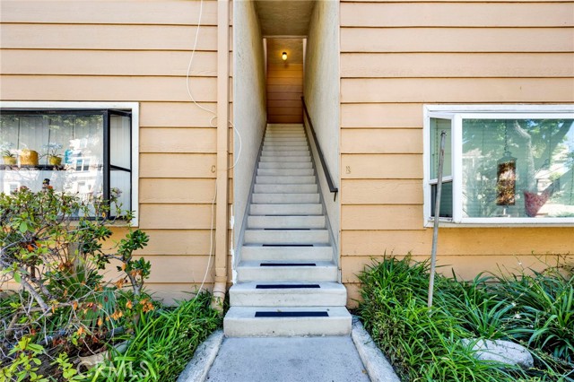 Detail Gallery Image 4 of 47 For 456 E San Jose Ave #B,  Burbank,  CA 91501 - 2 Beds | 2 Baths