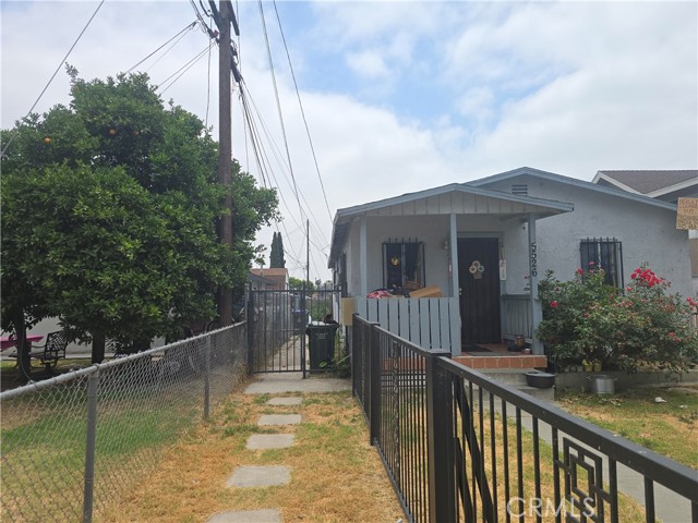 5526 Clara Street, Bell Gardens CA: https://media.crmls.org/medias/9af8b2bb-d309-48ca-9e61-1061db59166a.jpg