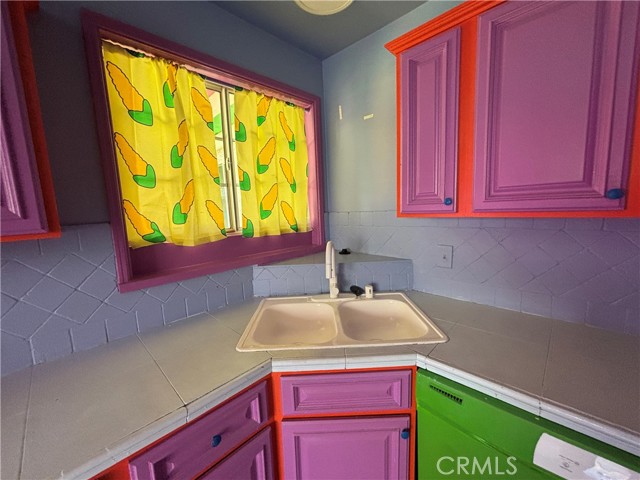 Detail Gallery Image 8 of 35 For 7032 Stansbury Ave, Van Nuys,  CA 91405 - 4 Beds | 3 Baths