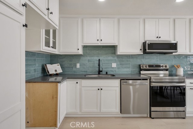 1800 E Heim Avenue, Orange CA: https://media.crmls.org/medias/9af91bc2-60d4-45b0-a76b-d81663fdbe1c.jpg