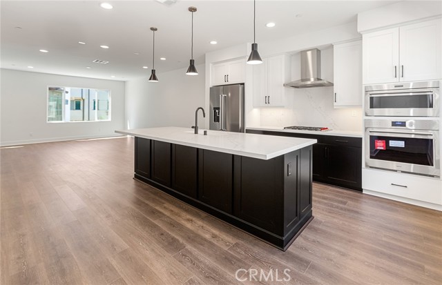 150 Bridle Drive, Burbank CA: https://media.crmls.org/medias/9af983dc-d859-41be-b8c9-c332599a64bf.jpg
