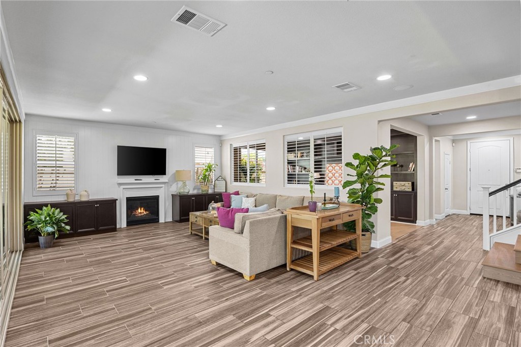 MLS #WS25158608 img 4