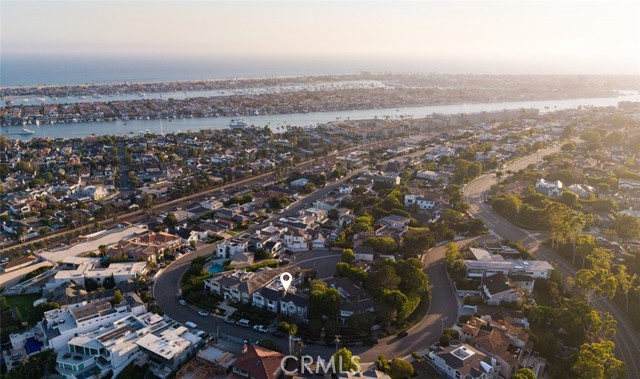 Detail Gallery Image 63 of 69 For 125 Kings Pl, Newport Beach,  CA 92663 - 5 Beds | 6/1 Baths