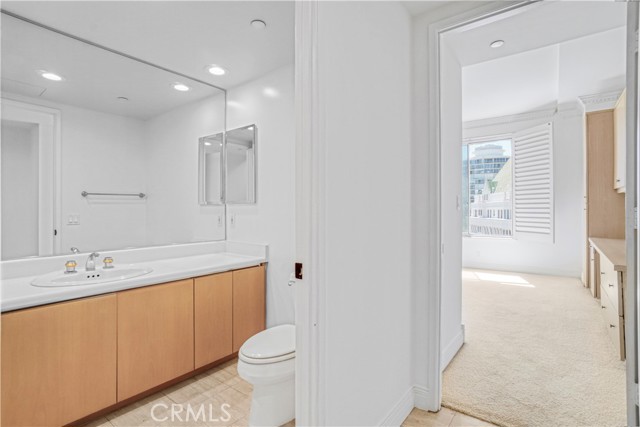 850 E Ocean Boulevard, Long Beach CA: https://media.crmls.org/medias/9afdd2e4-7f38-4a15-914f-8dad9ace120f.jpg