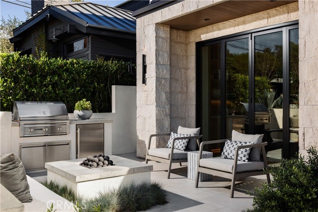 412 Heliotrope Avenue, Corona del Mar CA: https://media.crmls.org/medias/9afea724-3a47-496b-9759-7e4d2896893d.jpg