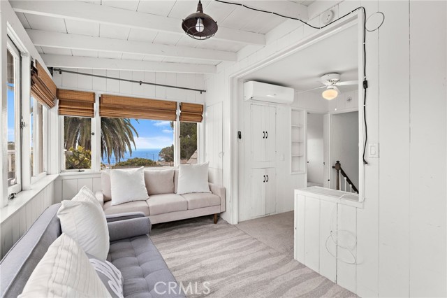 251 Viejo Street, Laguna Beach CA: https://media.crmls.org/medias/9b003819-df70-428e-9d25-76393ca3d2bb.jpg