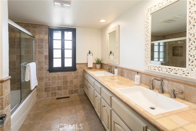 600 35th Street, Manhattan Beach, California 90266, 3 Bedrooms Bedrooms, ,2 BathroomsBathrooms,Residential,Sold,35th,SB17026414