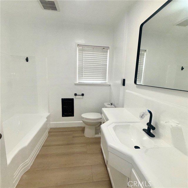 Detail Gallery Image 10 of 25 For 7407 Dunfield, Los Angeles,  CA 90045 - 3 Beds | 2 Baths