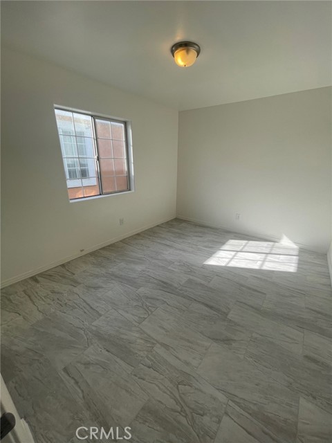 Detail Gallery Image 10 of 14 For 9700 Graham Ave #1/2,  Los Angeles,  CA 90002 - 4 Beds | 2 Baths