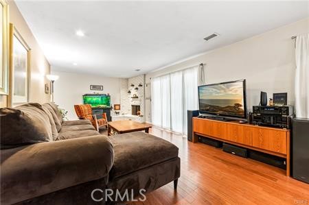 Detail Gallery Image 6 of 41 For 552 S Yorba St, Orange,  CA 92869 - 3 Beds | 2 Baths