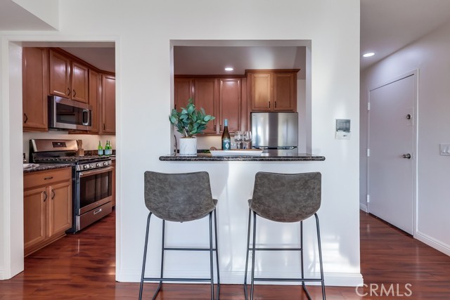 Detail Gallery Image 6 of 35 For 1140 Pacific Ave #30,  Long Beach,  CA 90813 - 2 Beds | 2 Baths