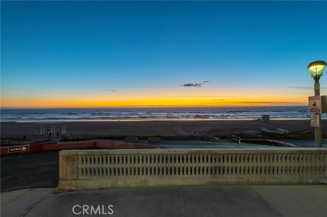 Detail Gallery Image 4 of 53 For 2200 the Strand a,  Manhattan Beach,  CA 90266 - 2 Beds | 2 Baths