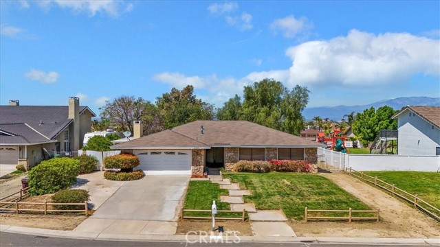 Detail Gallery Image 10 of 56 For 2386 Hialeah Cir, Norco,  CA 92860 - 4 Beds | 2 Baths