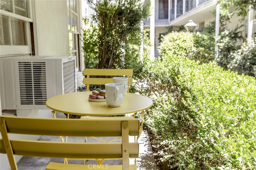 https://media.crmls.org/medias/9b0269ca-55f9-42b7-9c37-c008ca553ca5.jpg?preset=X-Large