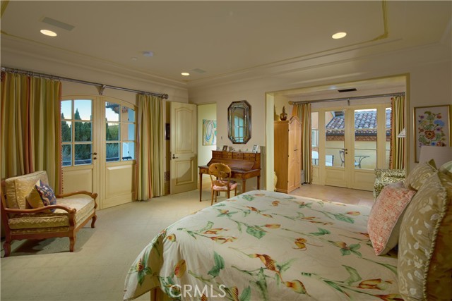 5 Pelican Vista Drive, Newport Coast CA: https://media.crmls.org/medias/9b03bf77-2a03-4a67-8c8f-1acf0902fc5a.jpg