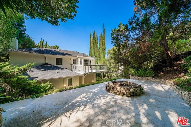 Detail Gallery Image 10 of 38 For 3826 Dixie Canyon, Sherman Oaks,  CA 91423 - 3 Beds | 3 Baths