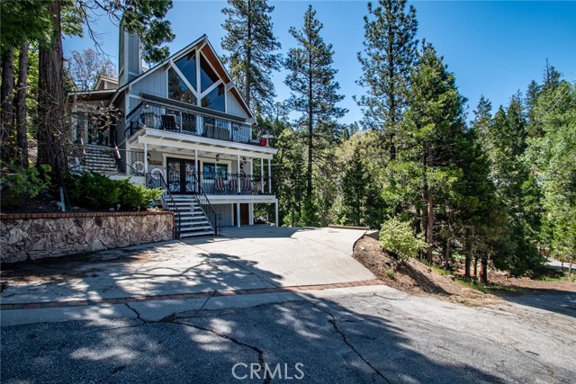 Detail Gallery Image 3 of 40 For 609 Grass Valley Rd, Lake Arrowhead,  CA 92352 - 4 Beds | 3 Baths