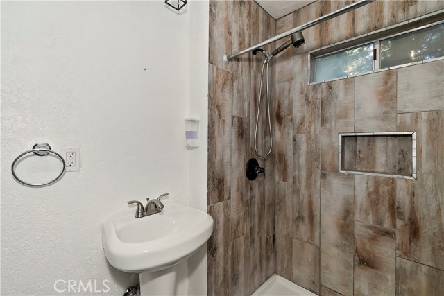 Detail Gallery Image 14 of 41 For 26331 Alpine, Twin Peaks,  CA 92391 - 4 Beds | 2 Baths