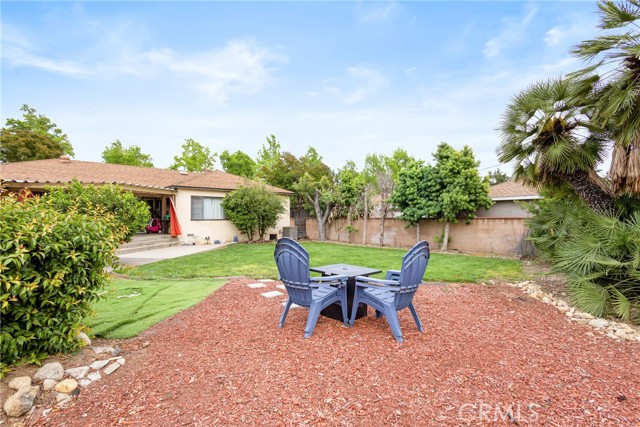 745 N Laurel Avenue, Upland CA: https://media.crmls.org/medias/9b04d5b8-4b9b-4bc6-9a00-636007daac07.jpg