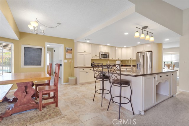 Detail Gallery Image 12 of 51 For 18830 Munsee Rd, Apple Valley,  CA 92307 - 4 Beds | 2/1 Baths