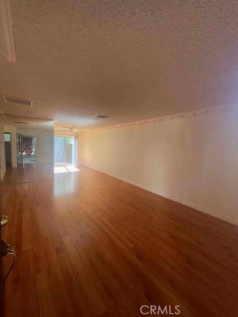 Detail Gallery Image 3 of 22 For 17045 Roscoe #14,  Northridge,  CA 91325 - 2 Beds | 1/1 Baths