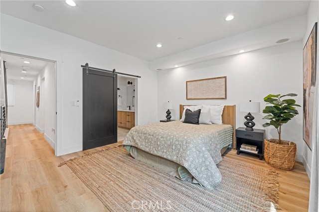 Detail Gallery Image 17 of 27 For 11314 Victory Bld, North Hollywood,  CA 91606 - 3 Beds | 3/1 Baths