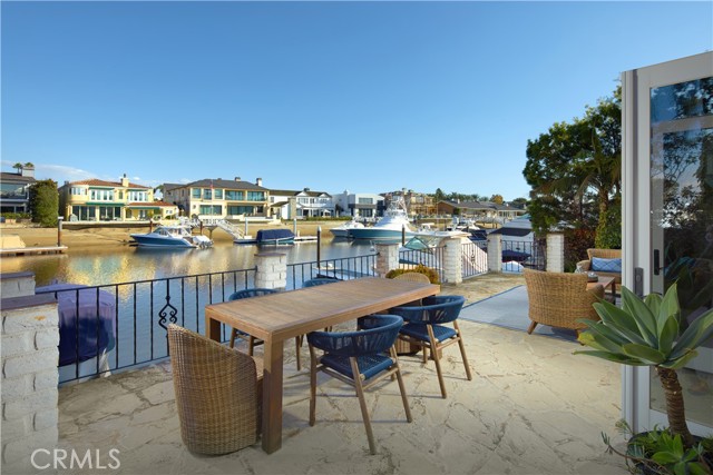 Detail Gallery Image 17 of 18 For 8 Linda Isle, Newport Beach,  CA 92660 - 3 Beds | 4 Baths