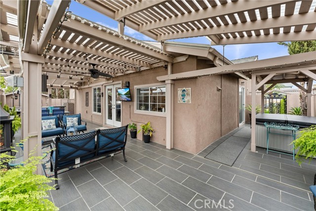 18516 Casandra Avenue, Cerritos CA: https://media.crmls.org/medias/9b06c3c2-44dd-4597-be87-13458156c6b6.jpg