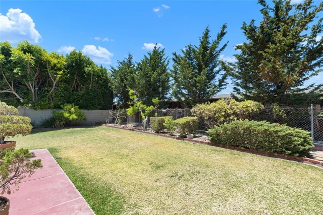 5391 Glenstone Drive, Huntington Beach CA: https://media.crmls.org/medias/9b06cafd-490a-4328-b579-011c36ef3451.jpg