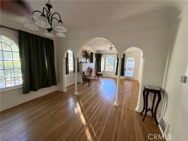 Detail Gallery Image 16 of 21 For 1731 Winona, Hollywood,  CA 90027 - 2 Beds | 1 Baths