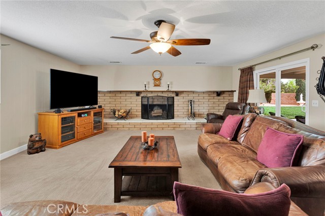 Detail Gallery Image 5 of 56 For 20115 Shoshonee, Apple Valley,  CA 92307 - 4 Beds | 2 Baths