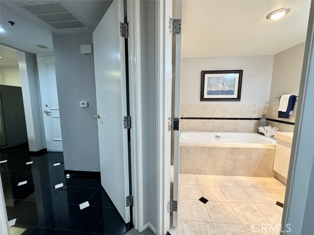 Detail Gallery Image 32 of 57 For 525 E Seaside Way #305,  Long Beach,  CA 90802 - 2 Beds | 1/1 Baths