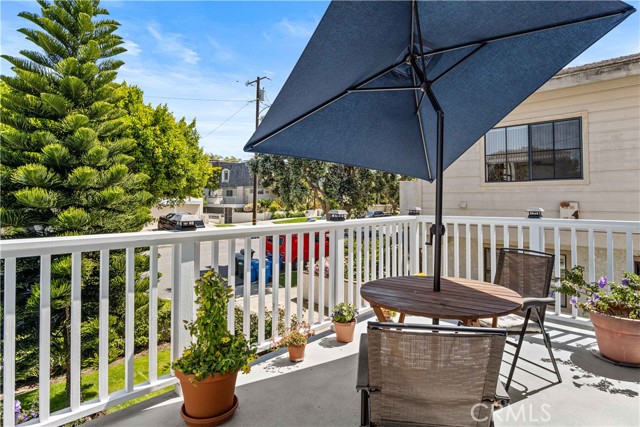 107 Guadalupe Avenue, Redondo Beach, California 90277, 2 Bedrooms Bedrooms, ,2 BathroomsBathrooms,Residential,Sold,Guadalupe,SB22089601