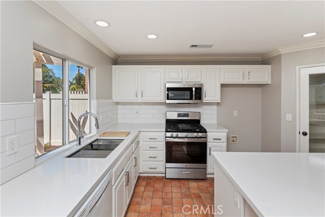Detail Gallery Image 7 of 60 For 3348 Redport Dr, Corona,  CA 92881 - 4 Beds | 2/1 Baths