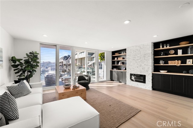 Detail Gallery Image 7 of 45 For 16435 Harbour Ln #13,  Huntington Beach,  CA 92649 - 2 Beds | 2/1 Baths