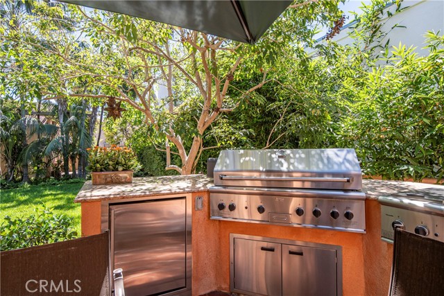 Outdoor kitchen