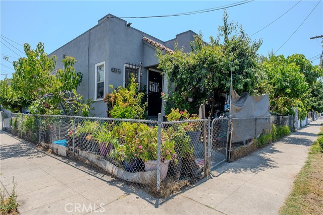 2500 Trinity Street, Los Angeles CA: https://media.crmls.org/medias/9b0b4ad5-329f-42c9-935d-b33722bf56ed.jpg