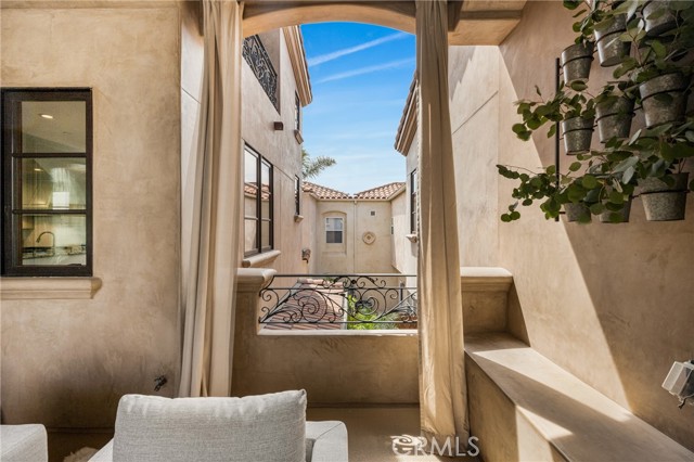 Detail Gallery Image 13 of 40 For 604 1/2 Marigold Ave #B,  Corona Del Mar,  CA 92625 - 3 Beds | 3 Baths