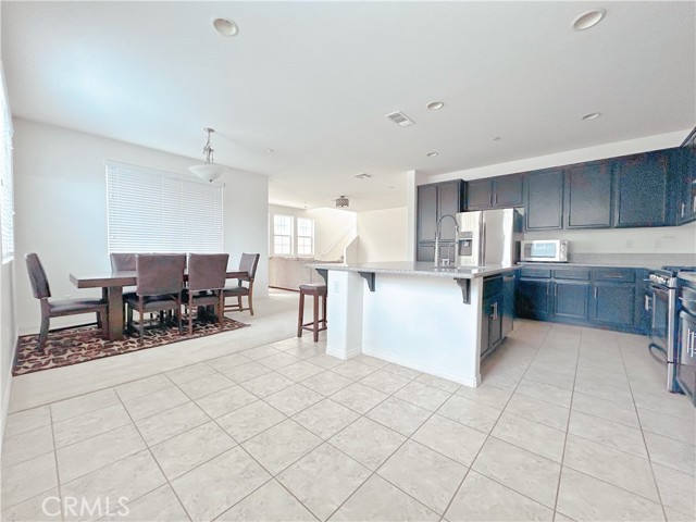 2911 S Via Belamaria, Ontario CA: https://media.crmls.org/medias/9b0bdf67-0bd3-466e-a6da-399cb355a61d.jpg
