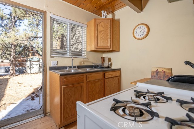 Detail Gallery Image 8 of 22 For 325 W Mojave Bld, Big Bear City,  CA 92314 - 2 Beds | 1 Baths