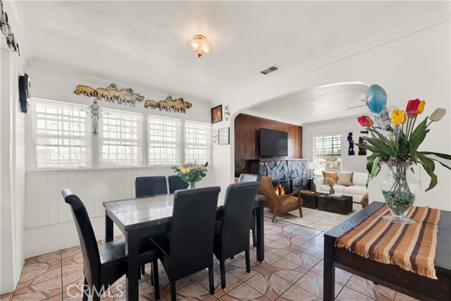 Detail Gallery Image 4 of 19 For 5413 Meridian St, Los Angeles,  CA 90042 - 3 Beds | 1 Baths