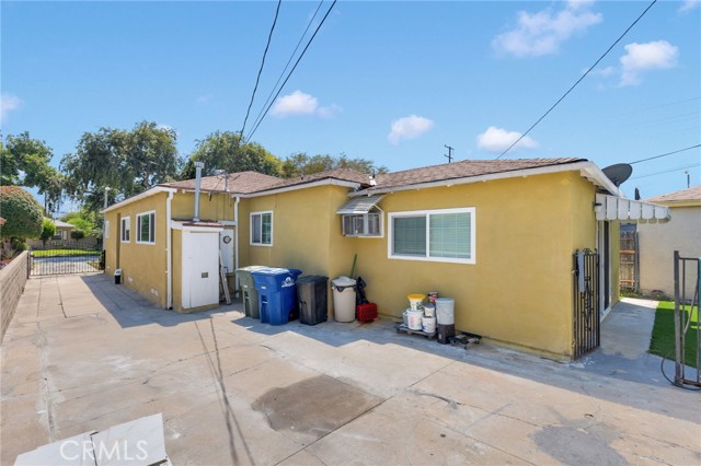 10125 Annetta Ave., South Gate CA: https://media.crmls.org/medias/9b0c748f-12ab-40c9-aa7b-00d80b483ebc.jpg