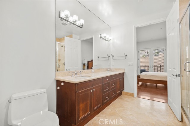 Detail Gallery Image 14 of 25 For 143 N Arnaz Dr #102,  Beverly Hills,  CA 90211 - 3 Beds | 2/1 Baths