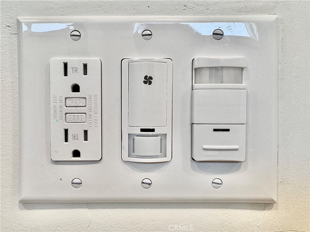 https://media.crmls.org/medias/9b0d7318-06ba-49a4-88d0-81b6651eaa98.jpg?preset=X-Large
