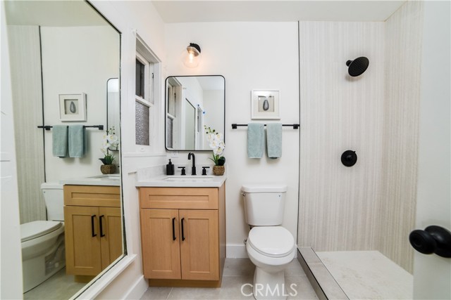 748 N Kenmore, Los Angeles CA: https://media.crmls.org/medias/9b0e88d5-c537-4844-936c-20d97dffba78.jpg
