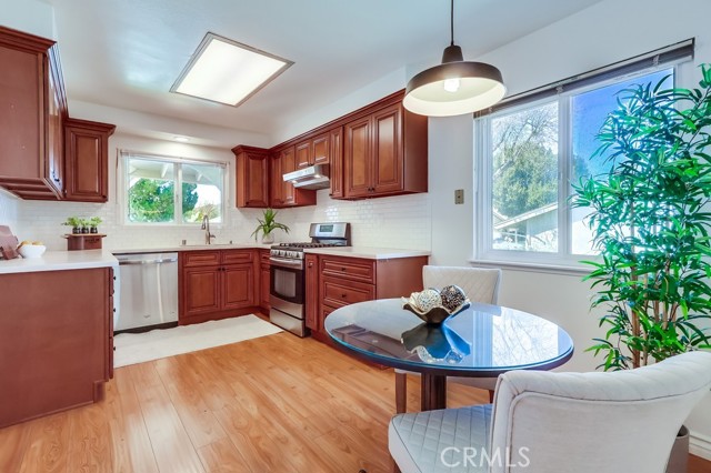 Detail Gallery Image 10 of 66 For 26832 Avenue of the Oaks #D,  Newhall,  CA 91321 - 2 Beds | 2 Baths